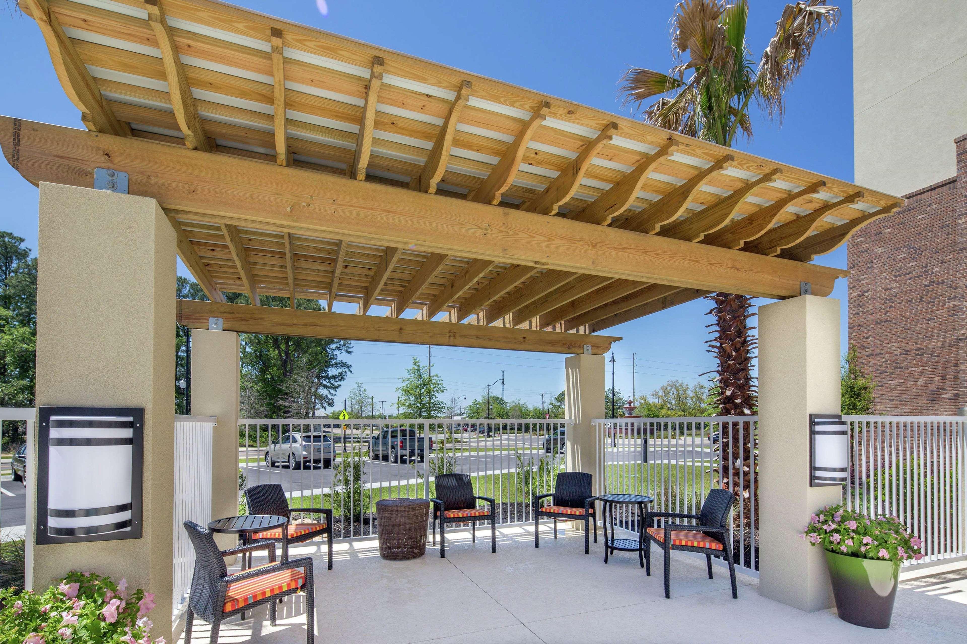 Hilton Garden Inn Pascagoula Bagian luar foto