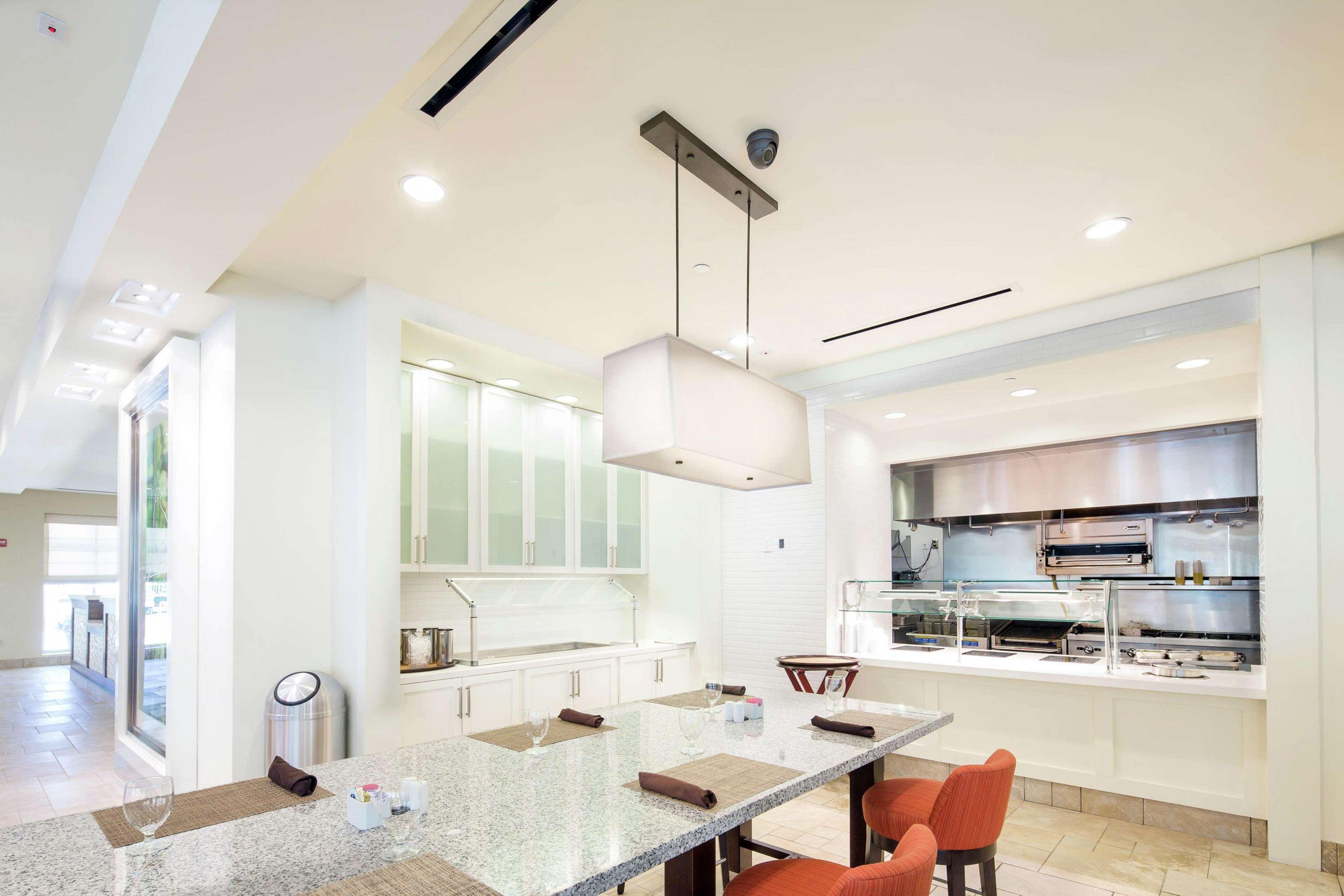 Hilton Garden Inn Pascagoula Bagian luar foto