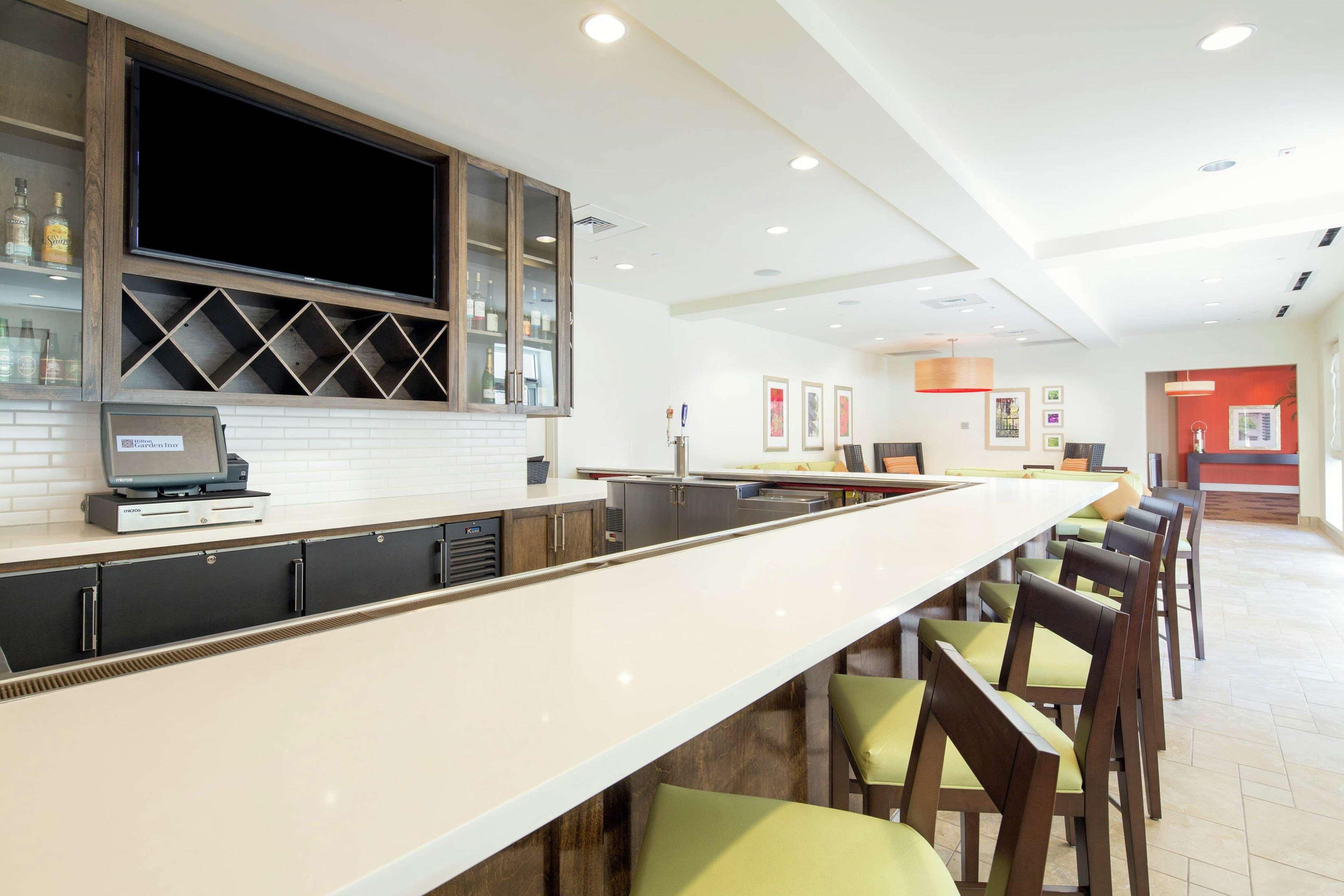 Hilton Garden Inn Pascagoula Bagian luar foto