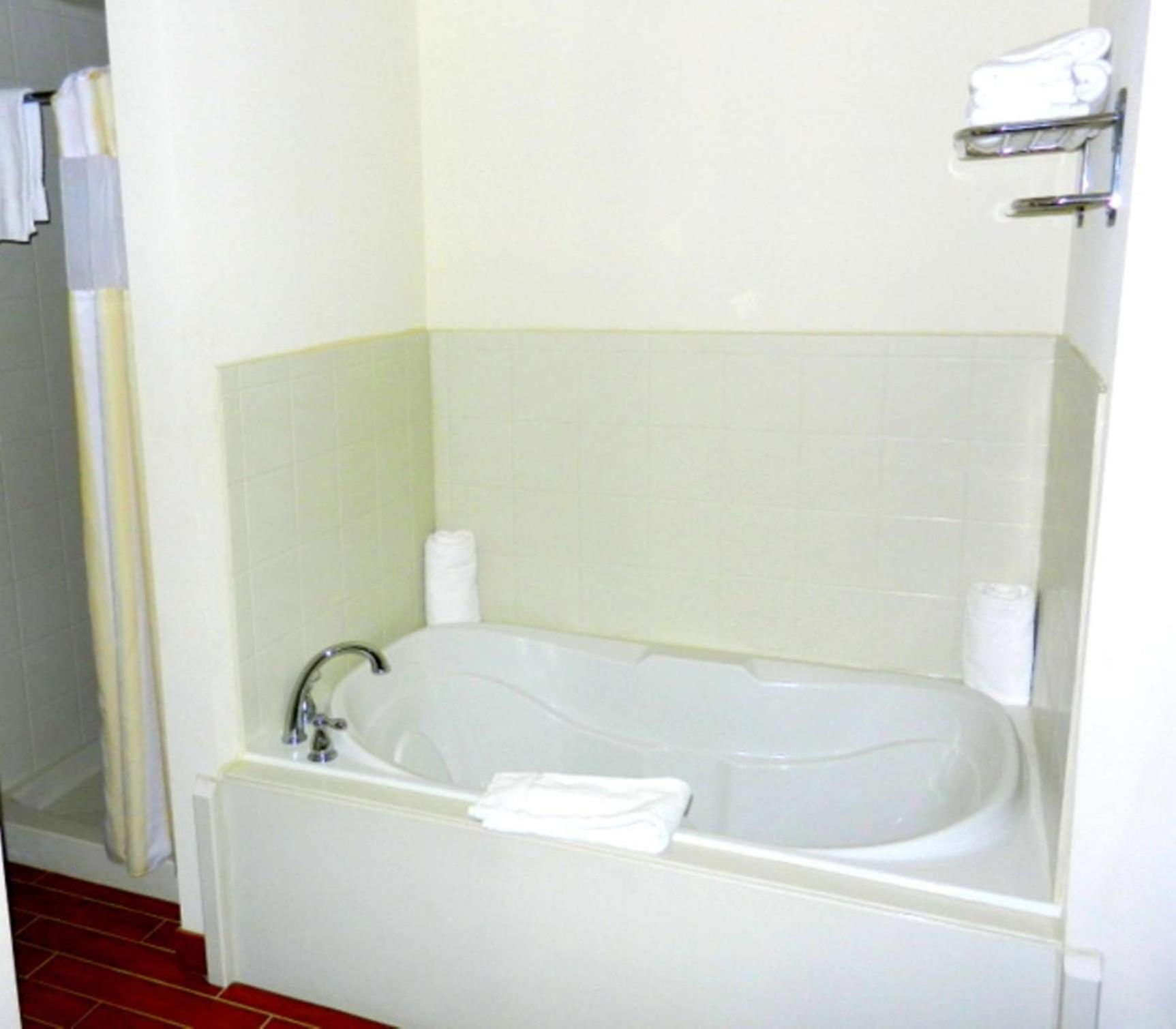 Hilton Garden Inn Pascagoula Bagian luar foto